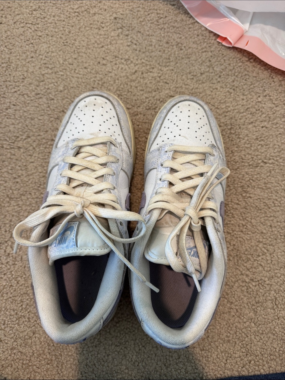 Nike Women's Low-Top Sneakers in Off-White and Lavender